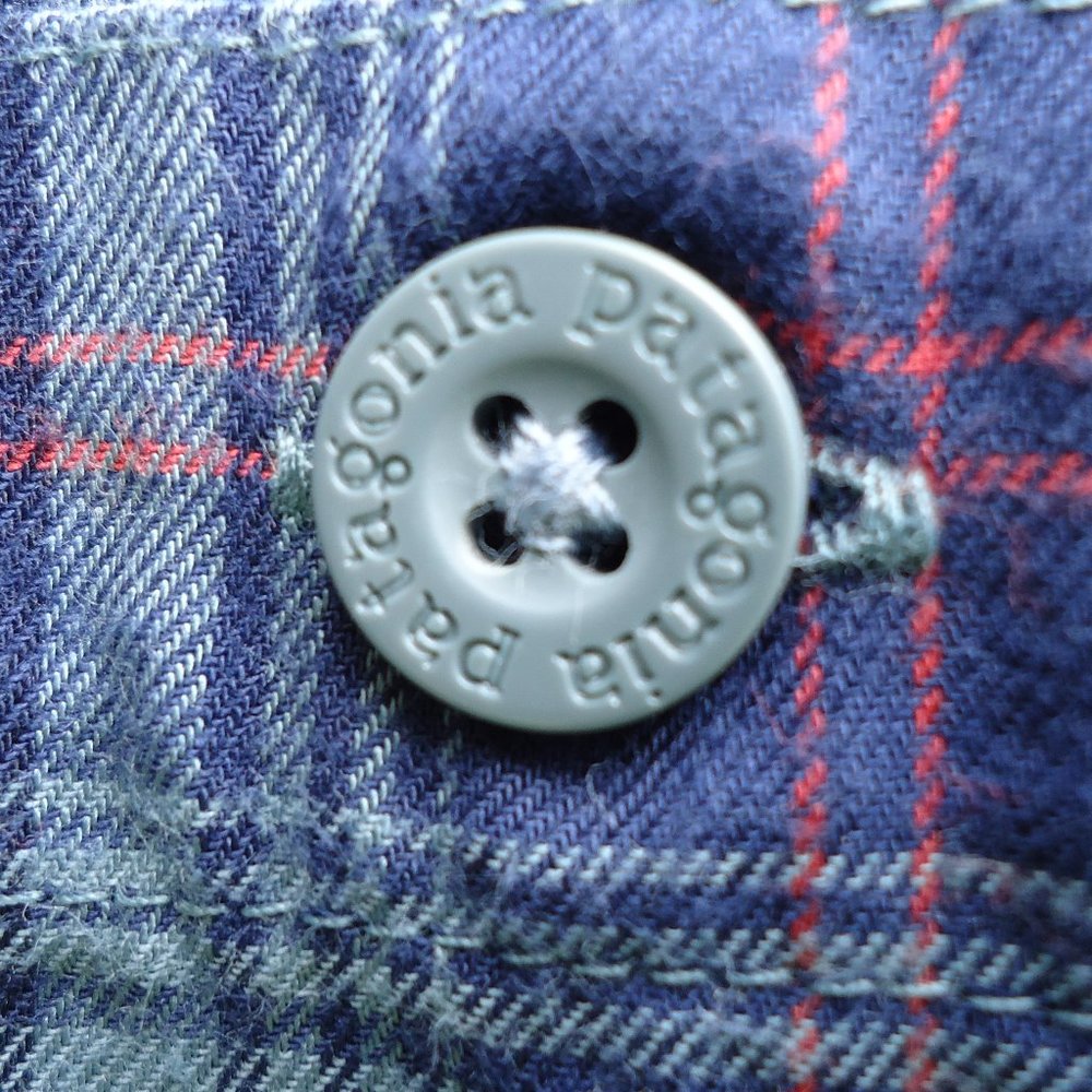 SIZE L. PATAGONIA 100% organic cotton flannel shirt. - Picture 5 of 16